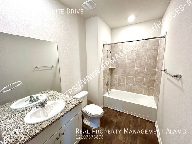 Building Photo - **MOVE-IN SPECIAL** Available Now! 4 Bedro...