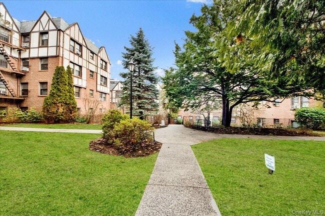 Building Photo - 7 Greenridge Ave