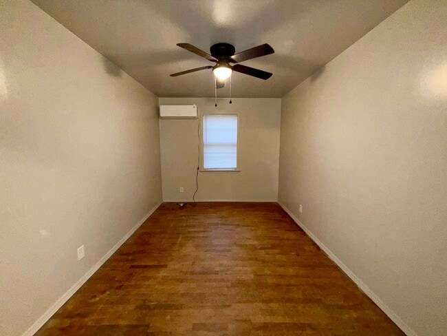 Building Photo - Freshly Painted 4 Bedroom Bungalow/ Vouche...