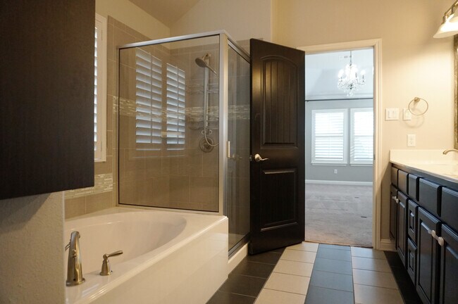 Building Photo - 6620 Estana Ln