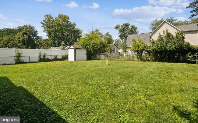 Building Photo - 1623 Chesapeake Ln