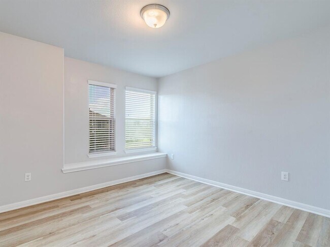 Building Photo - 424 Wapiti Rd