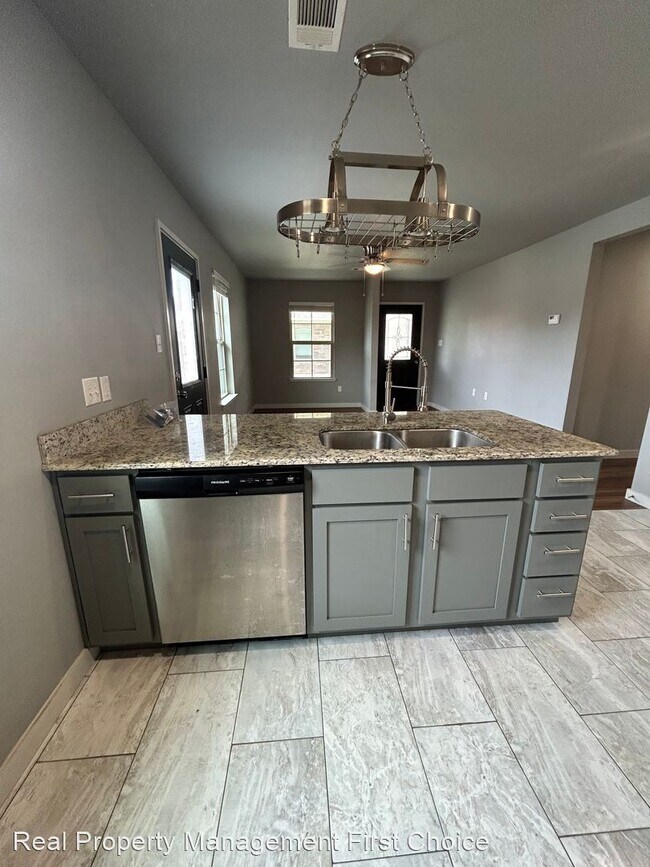 Building Photo - 2 br, 2 bath House - 411 S 18th St. Unit B