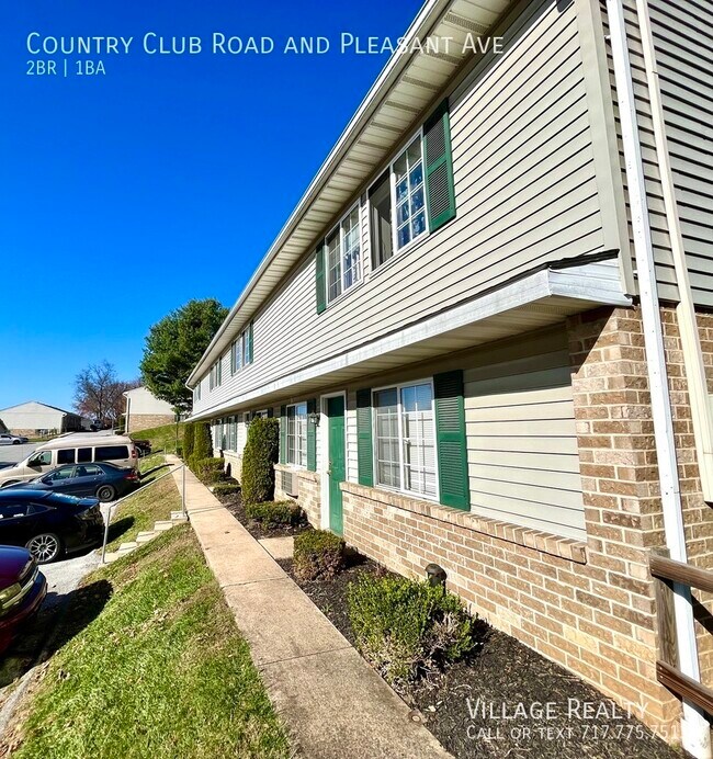 Building Photo - 605 Country Club Rd