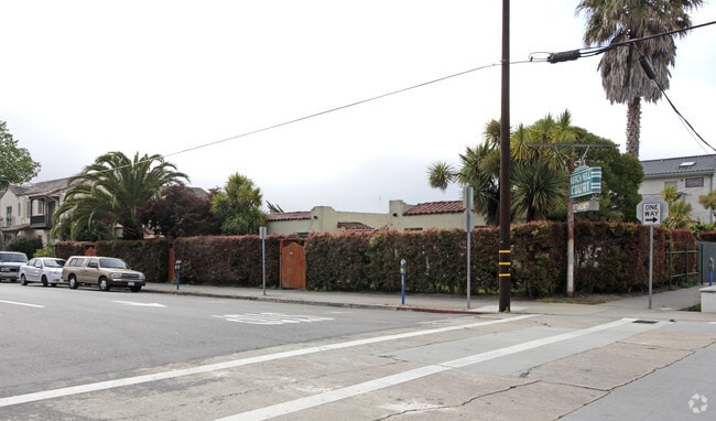 Primary Photo - Beach Hill Court Apts
