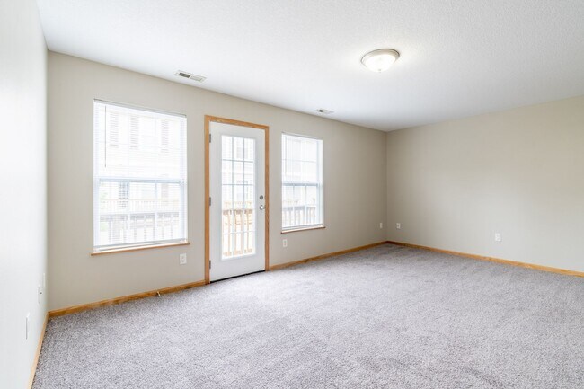 Building Photo - 2 Bedroom 2 Bathroom Town House - Interior Unit