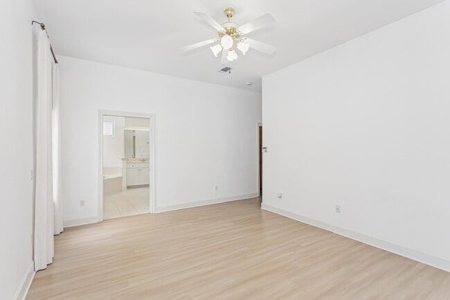 Building Photo - 5930 Hermitage Dr