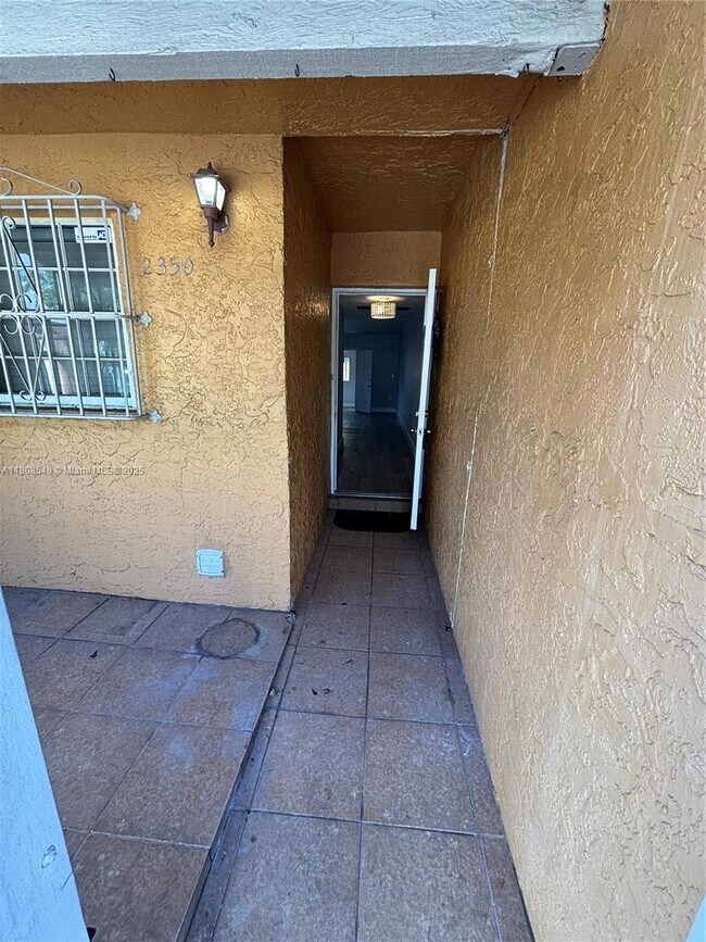 Building Photo - 2350 W 53rd Terrace