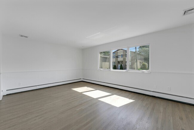Building Photo - 2413 Hammett Ave