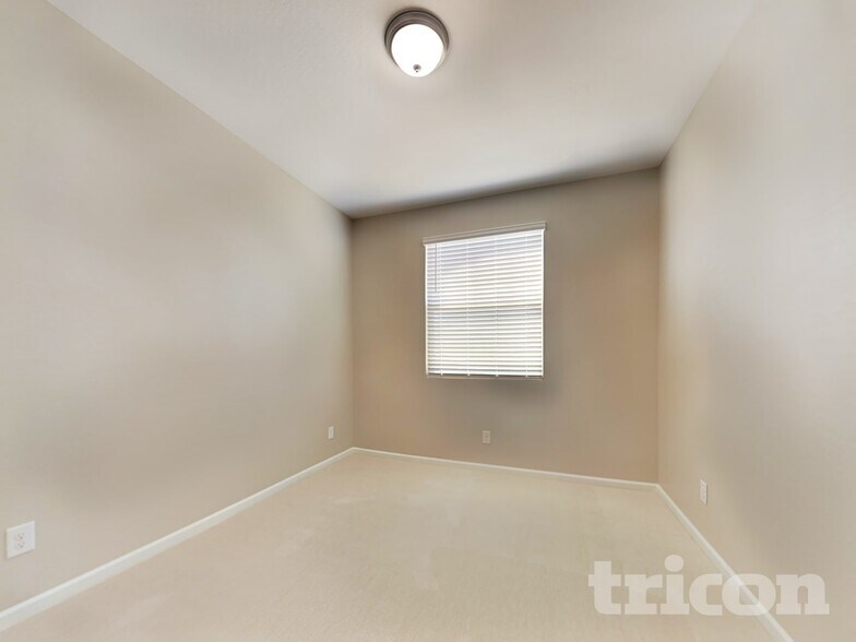 Building Photo - 17852 W Daley Ln