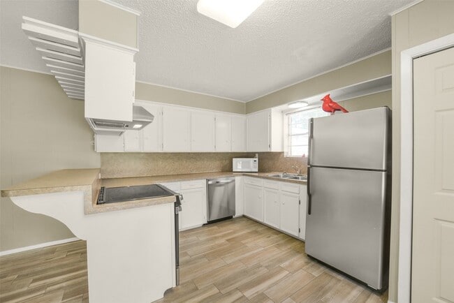 Building Photo - 23807 Red Oak Dr