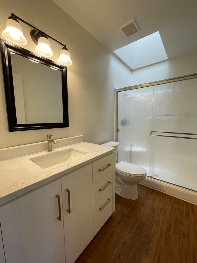 Building Photo - Terrific 3Br +/2Ba Single story house with...