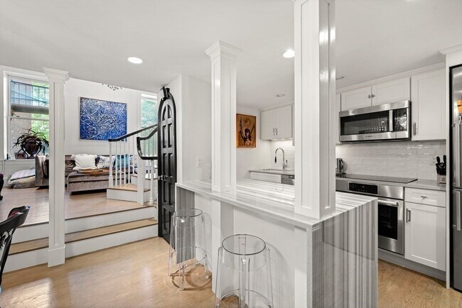 Building Photo - 120 Beacon St