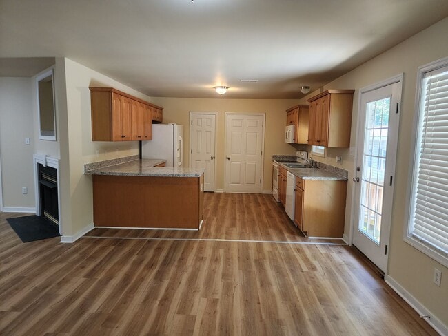 Building Photo - Beautiful 3 Bedroom 2 Bath  Rancher in New Kent!