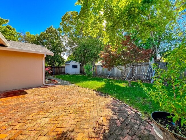 Building Photo - Single-Level Bel Aire Home with Spacious Layout