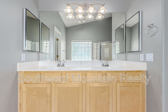 Building Photo - 1149 N Cholla St