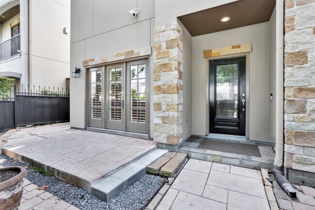 Building Photo - 2101 Elmen St