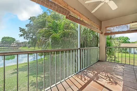 Building Photo - 8527 Old Country Manor