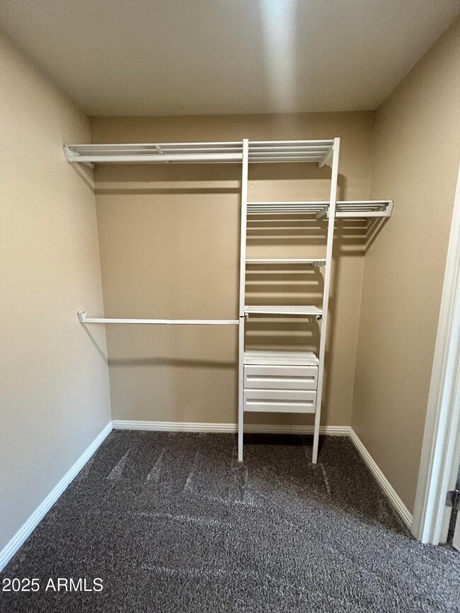 Building Photo - 523 N Los Feliz Dr