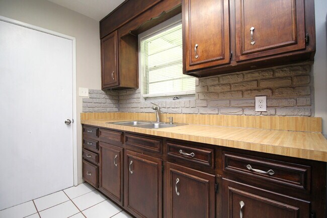 Building Photo - Flexible 3BR Home with Bonus Room, Covered Patio & Fully Fenced Yard