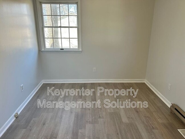 Building Photo - 17 White Oak Dr