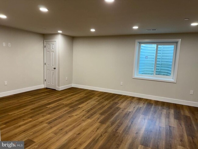 Building Photo - 64 Alroy Rd