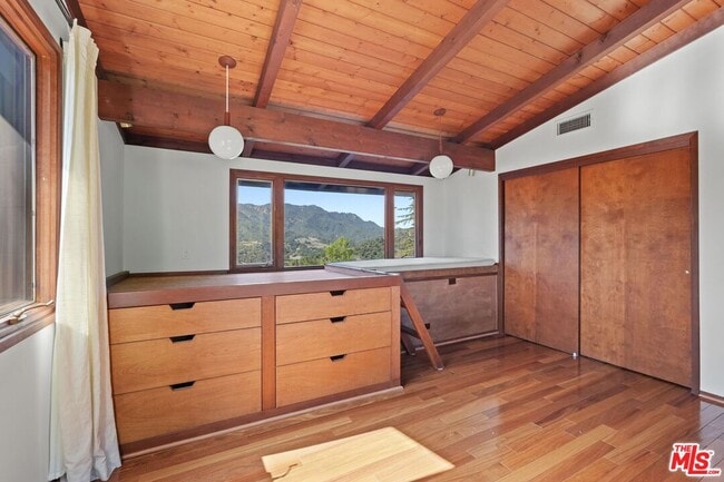 Building Photo - 21277 Entrada Rd