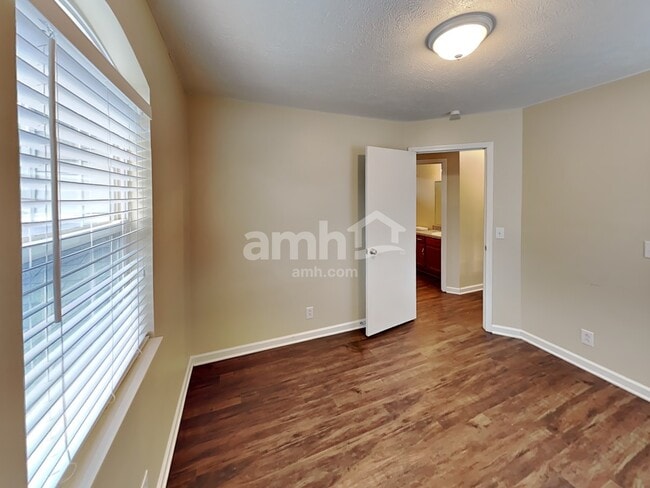 Building Photo - 1212 Wembley Dr