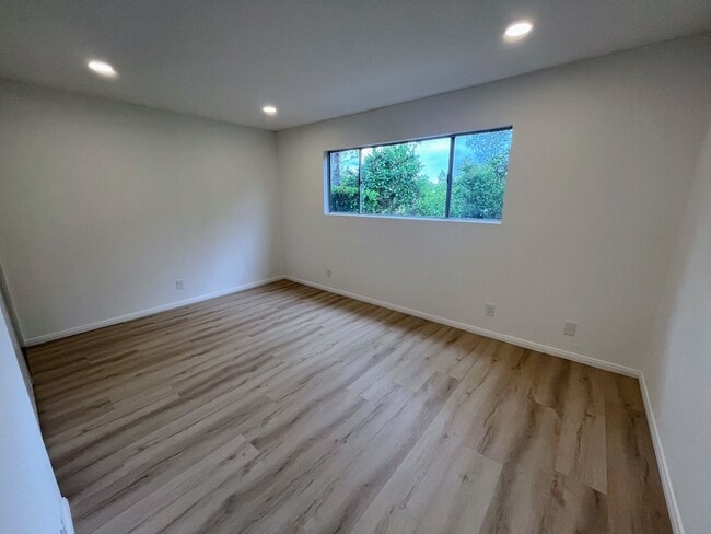 Building Photo - 915 Ranch View Ln