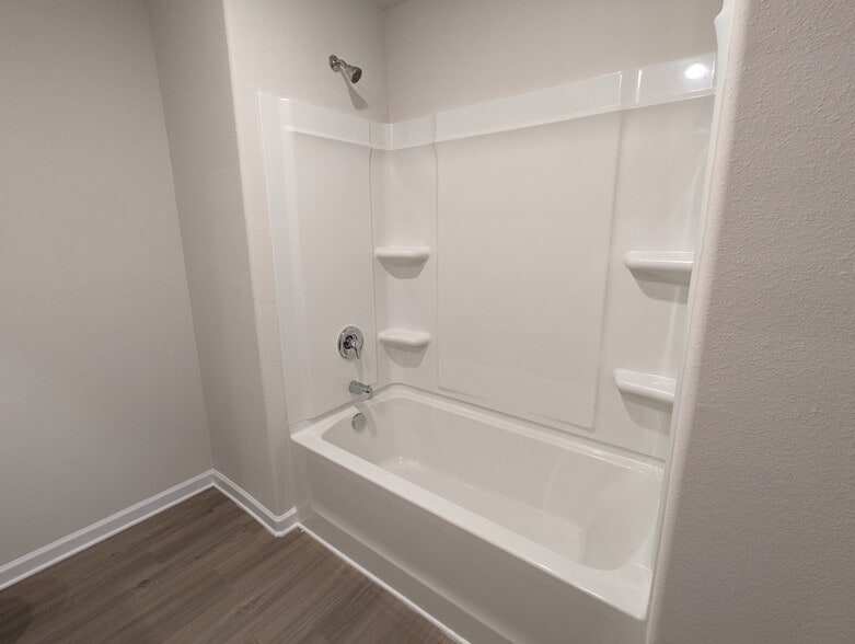 Building Photo - Room in House on Nia Rd