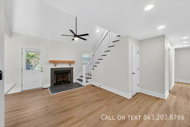 Building Photo - 955 Godber St