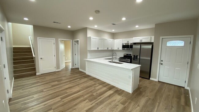 Primary Photo - NEW (2023)!! 4BD/2BA on 62nd!! (Lease out,...