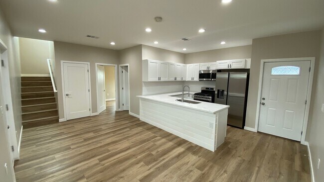 Primary Photo - NEW (2023)!! 4BD/2BA on 62nd!!