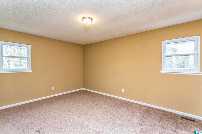 Building Photo - 5849 Janet Dr