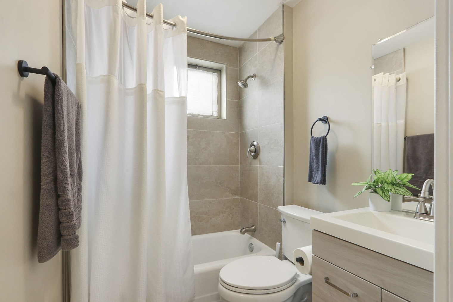 Building Photo - 1009 Front St