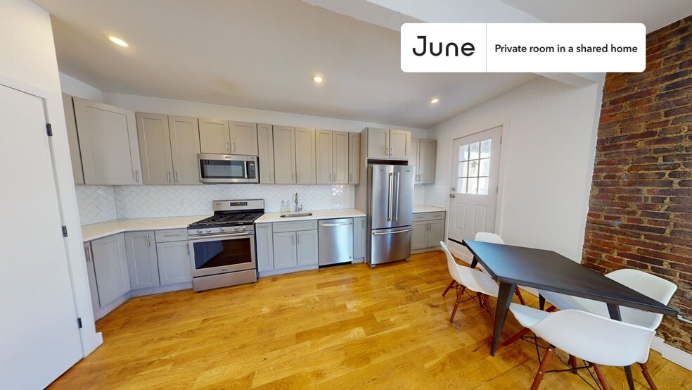 Building Photo - Room in Shared 5 bed/3 bath home in Ridgewood