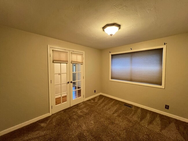 Building Photo - Elegant Four Bedroom Home