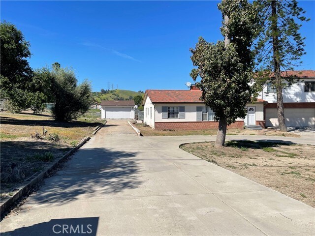 Building Photo - 2751 Batson Ave