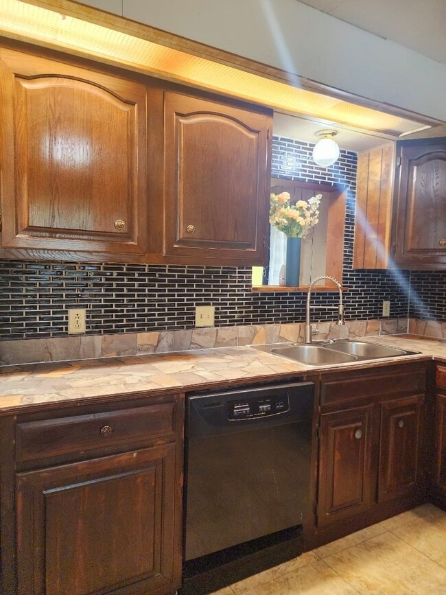 Building Photo - 465 Pecan
