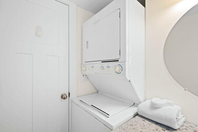 Building Photo - 1948 W Beach Blvd