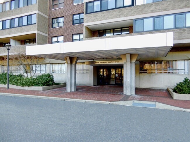 Building Photo - 9 Hawthorne Pl