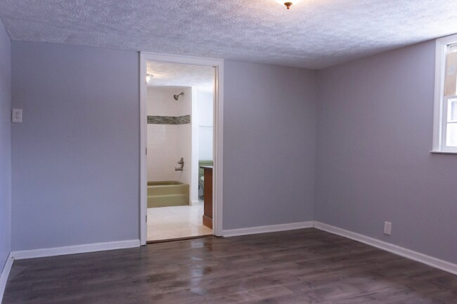 Building Photo - 328 Sharps Creek Rd
