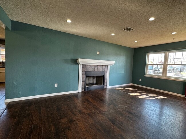 Building Photo - 3028 NE Pioneer Blvd