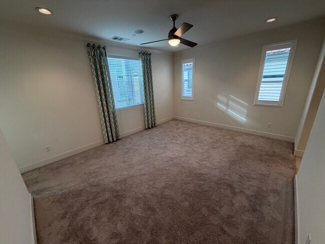 Building Photo - 3 bedroom | 2.5 bathroom | Single family h...