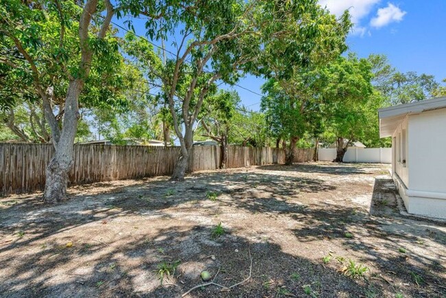 Building Photo - 3/2 just renovated in Coquina Key