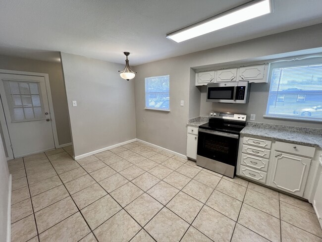 Building Photo - 4204 Bowling Green St