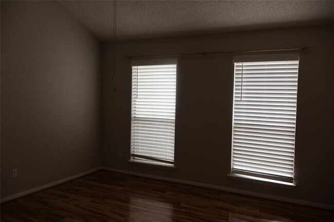 Building Photo - 12907 Maxfield Dr