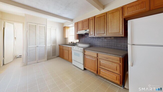 Building Photo - 17 Landin St