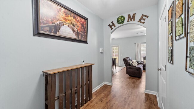 Building Photo - Spacious 3BR Home with Fenced Yard Near Ft. Stewart