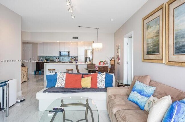 Building Photo - 3020 NE 32nd Ave